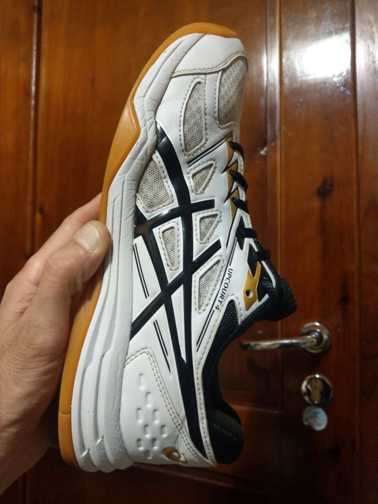 Резервирани.Asics Upcourt 43нм. 27,5см.