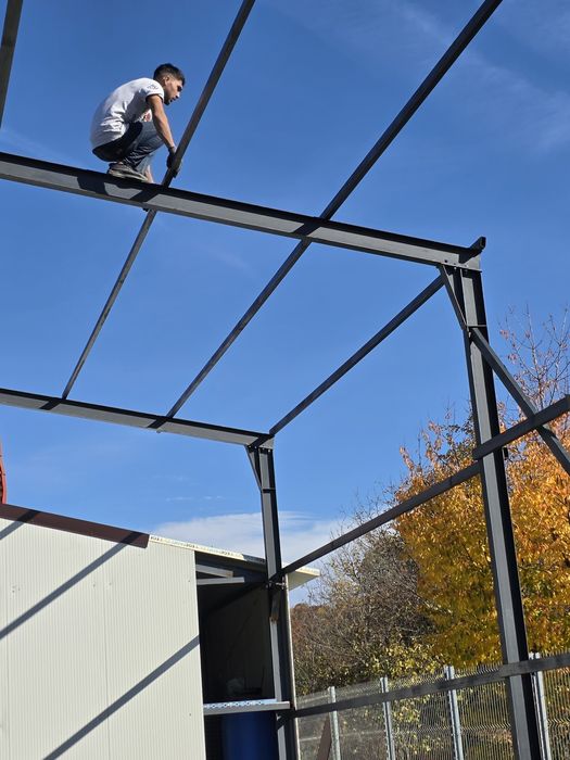 Vand structura metalica 8x20x4h ideală pt service auto