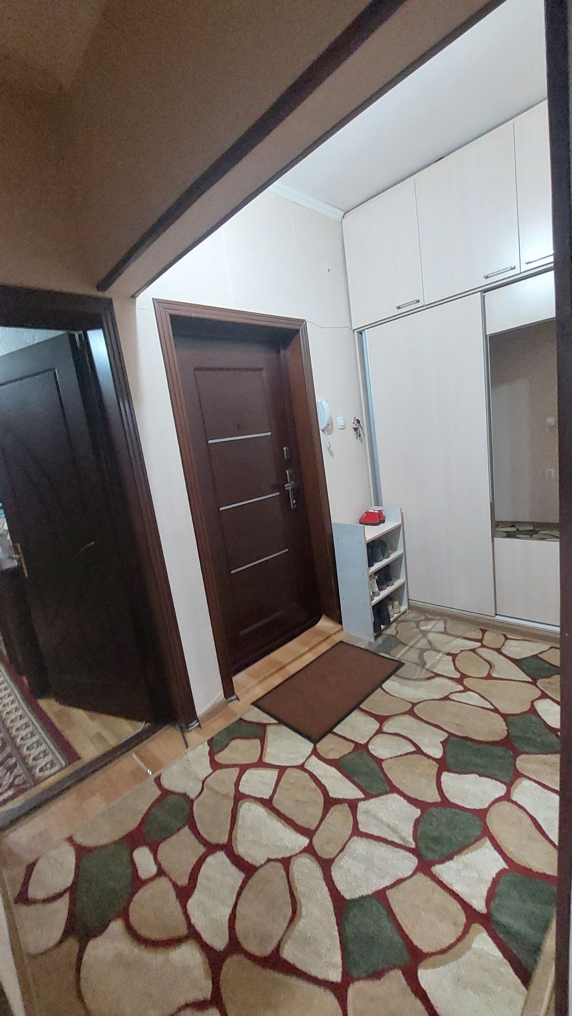 Продаётся квартира на Карасу 4, 2/5/9 средний ремонт