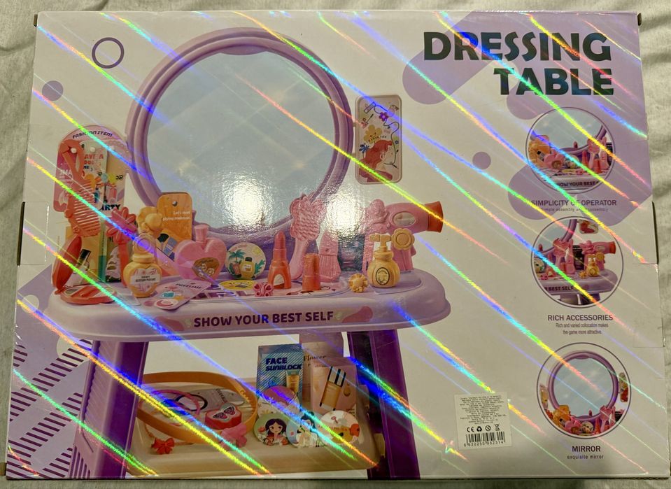 Masuta de machiaj cu 53 de accesorii