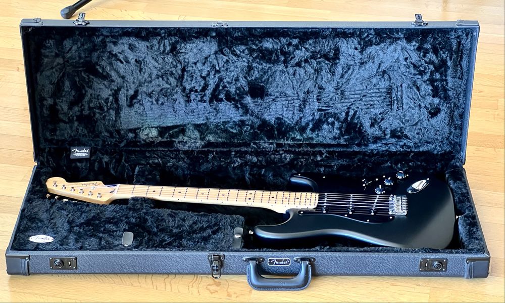 Fender Strat Hybrid II Limited Edition MIJ Blackout + куфар Fender