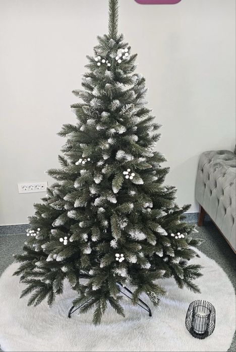 Brad artificial! Sunt noi sigilate