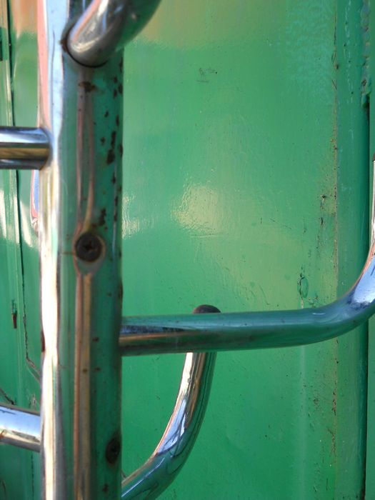 Cuier metalic de podea-necesita reparatii