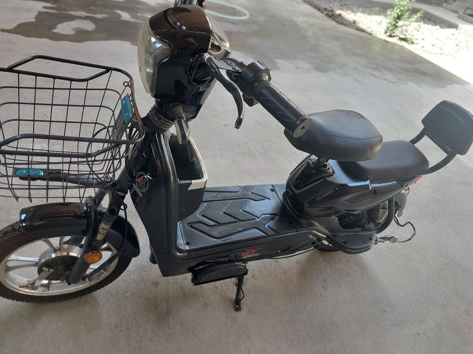 Elektroskuter sotiladi