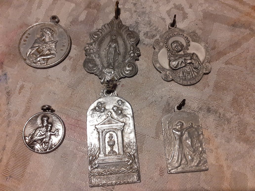 Lot medali vechi crestine din metal