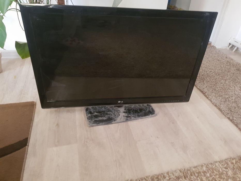 Продам телевизор LG  новый .