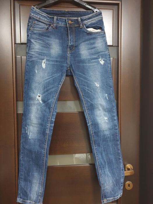 Blugi diferite mărci și modele