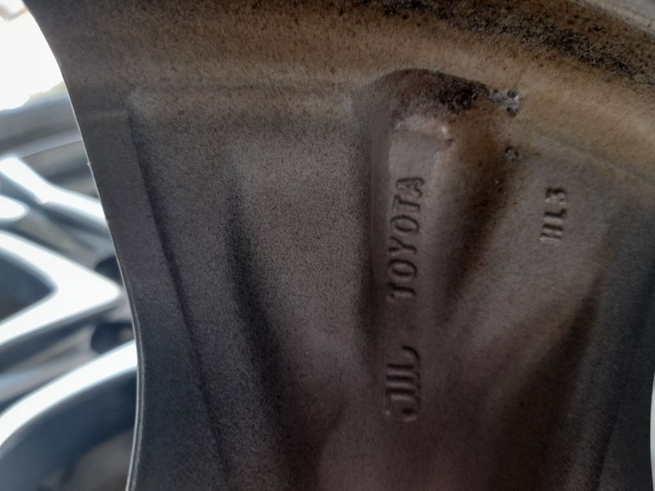 Оригинални джанти 5х114.3х17 с гуми 225/65/17 за Toyota Rav4