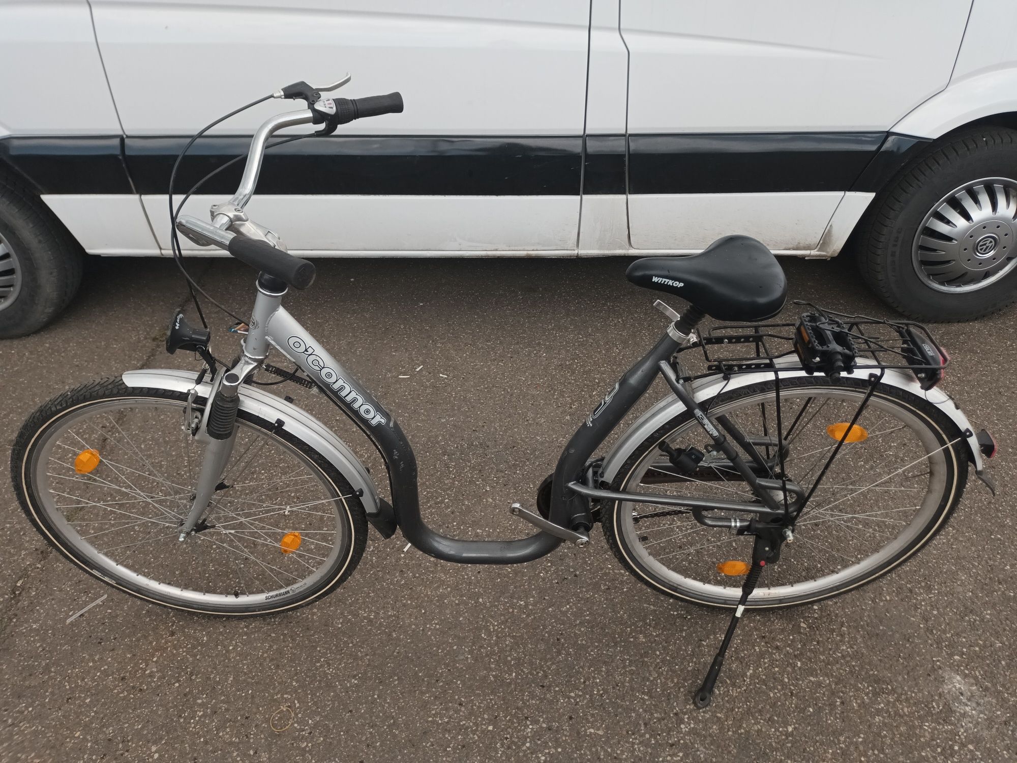 Vând bicicleta pe 28 pt damă