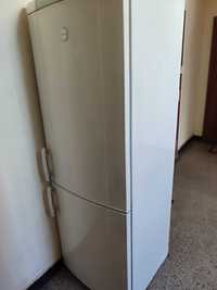 Продавам хладилник с фризер марка Електролукс!