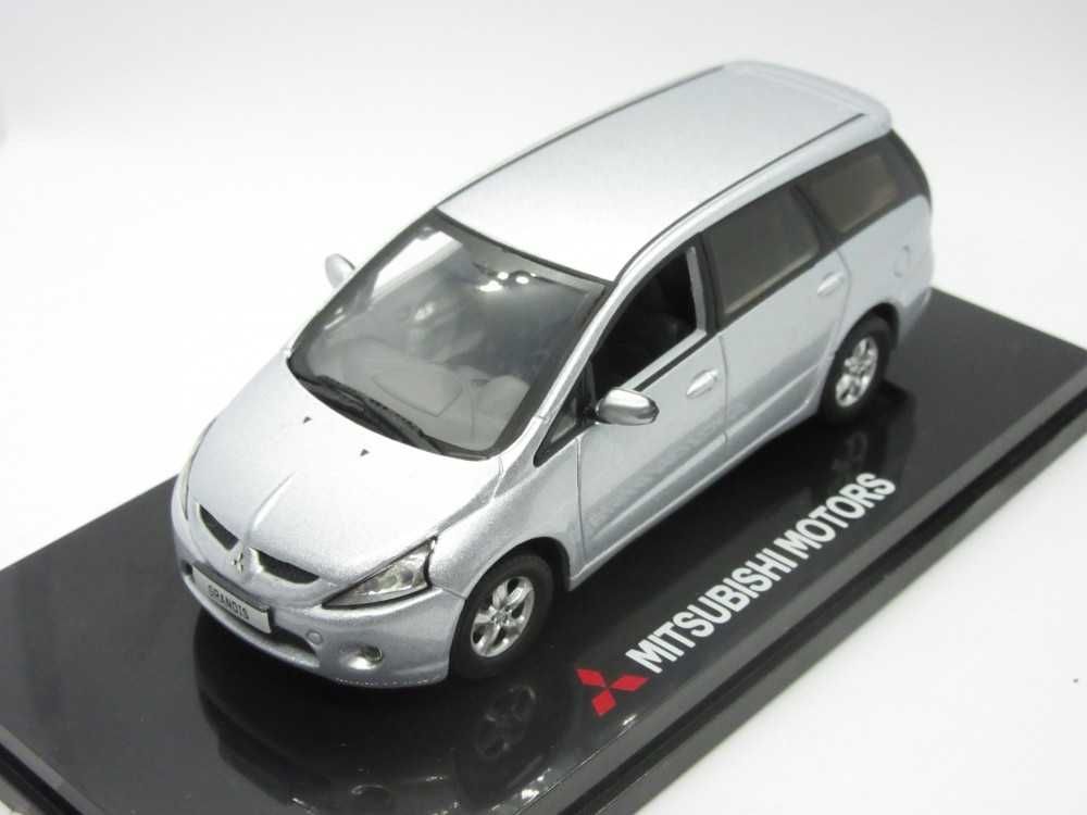 Macheta Mitsubishi Grandis Sun Star Dealer Edition 1:43