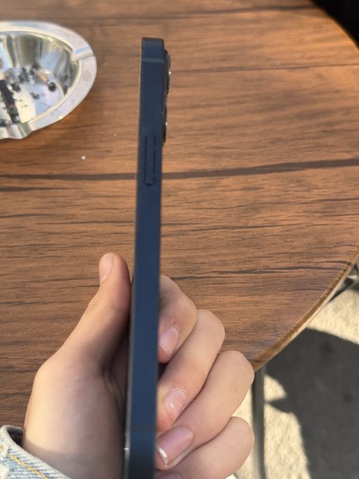 iPhone 13 – 128GB, Midnight (Negru-Albastru Închis)