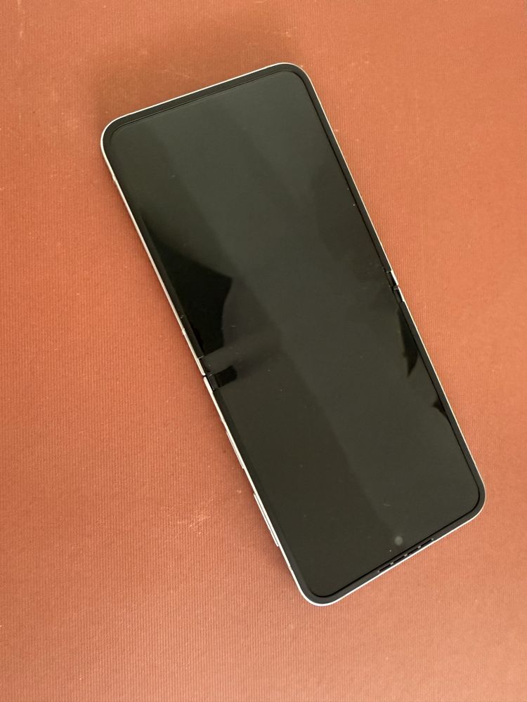 Z flip 6 512GB НОВ демонстрационен