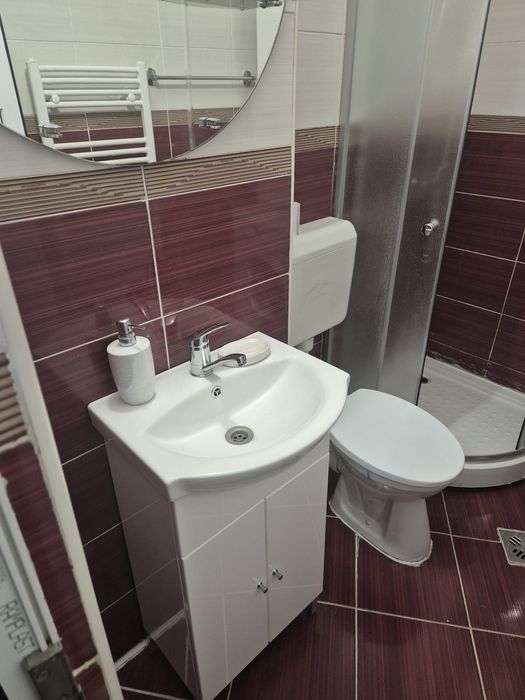 Închiriez garsonieră