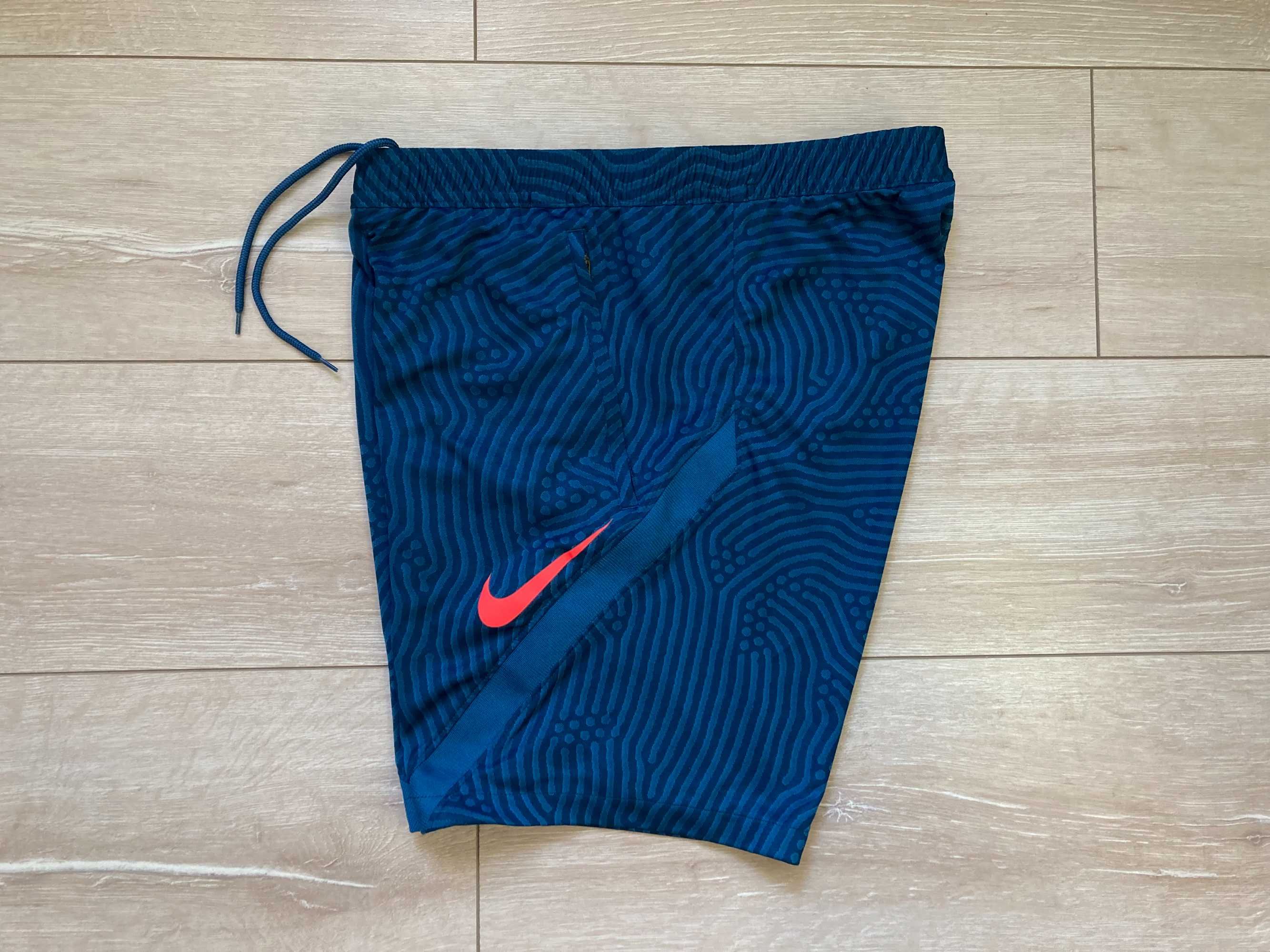 Найк Nike Stryke  Dri Fit къси панталони къс панталон шорти размер М