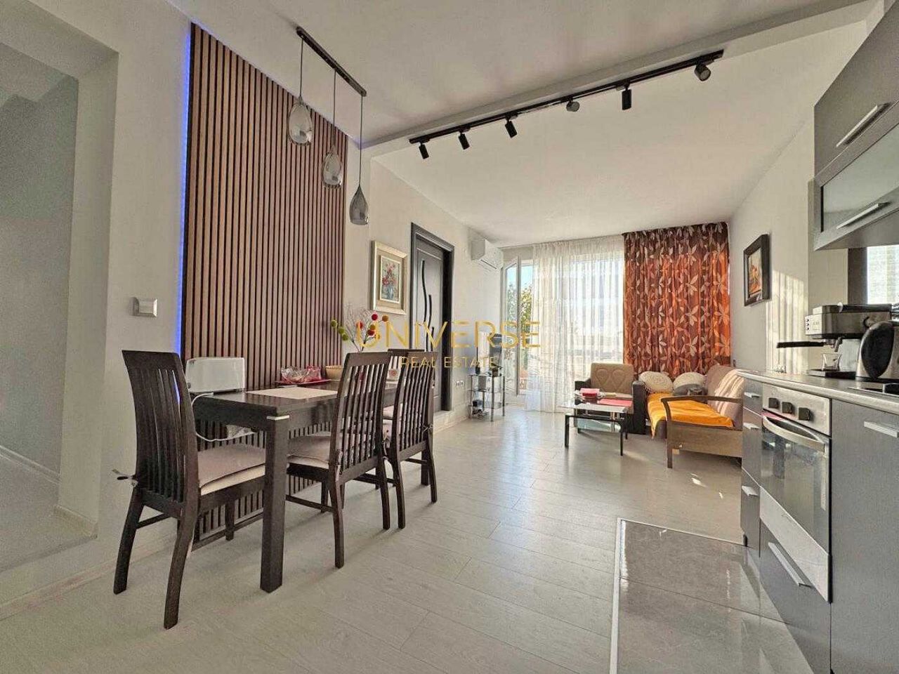 Продава се Тристаен апартамент в к.к. Слънчев бряг - 96 кв.м за 1110 €/кв.м - Снимка #1