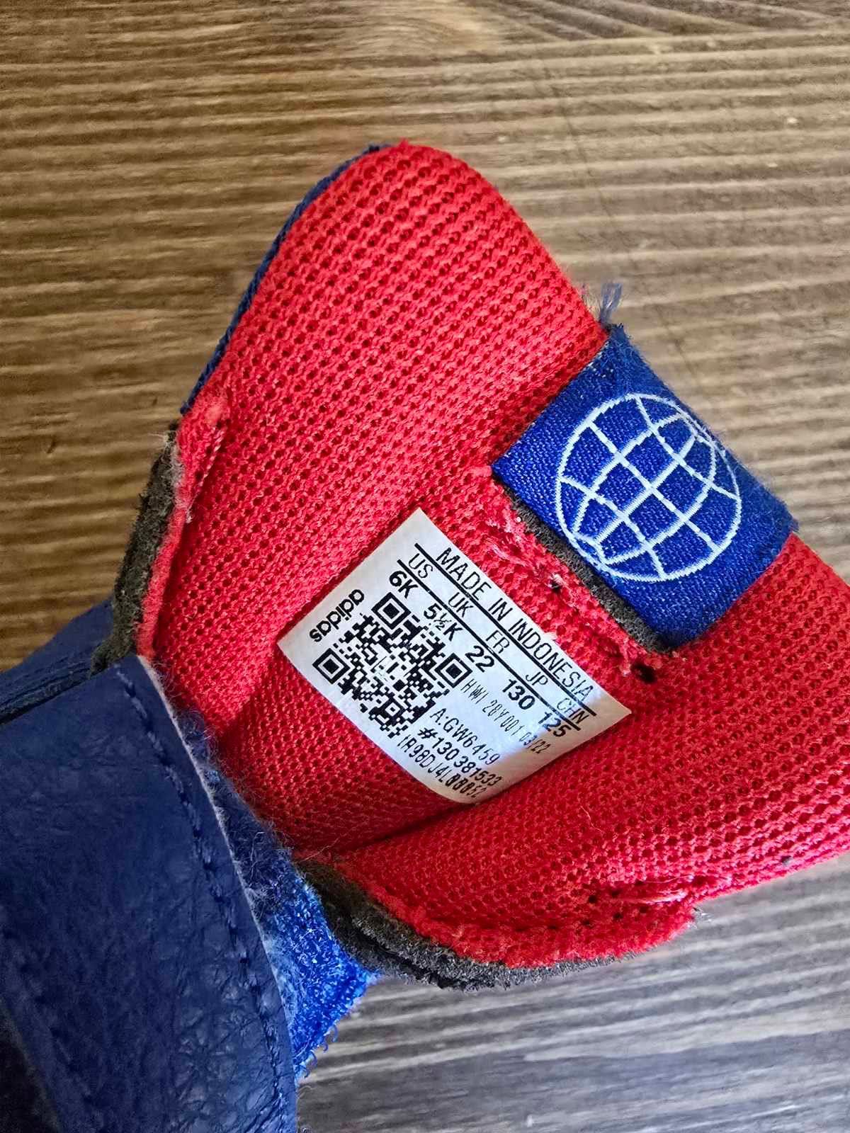 Оригинални обувки Adidas, номер 22