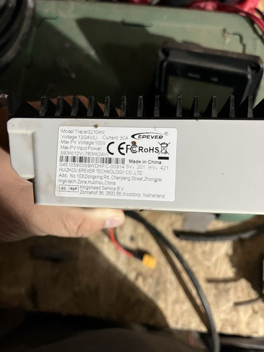 De vanzare doua invertoare de 4 kw.