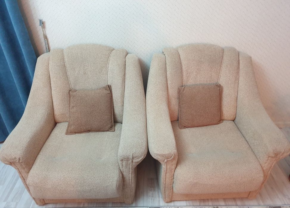 Мягкий уголок кресла 2 штуки + диван 1 штука
