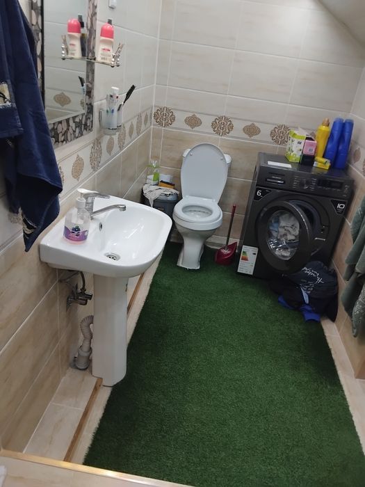 Qarshi shaxar kup qavatlik dom 1 etajdan 5 xonalik uy.