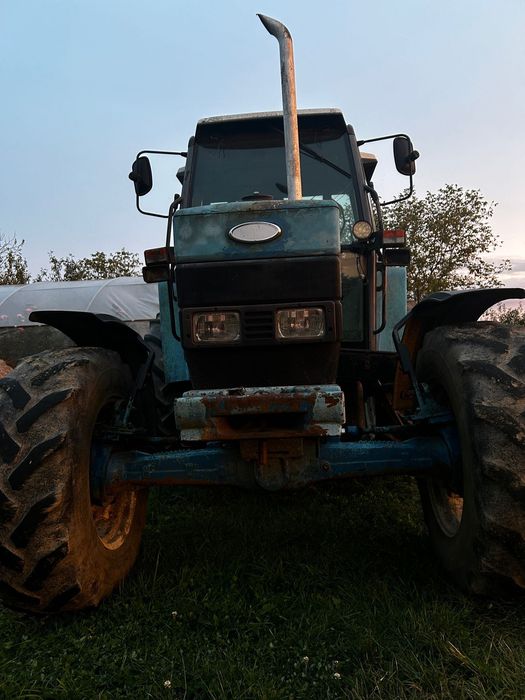 Tractor Ford New Holland 6640