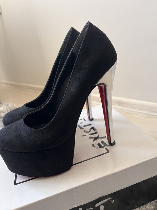 Дамски обувки на висок ток