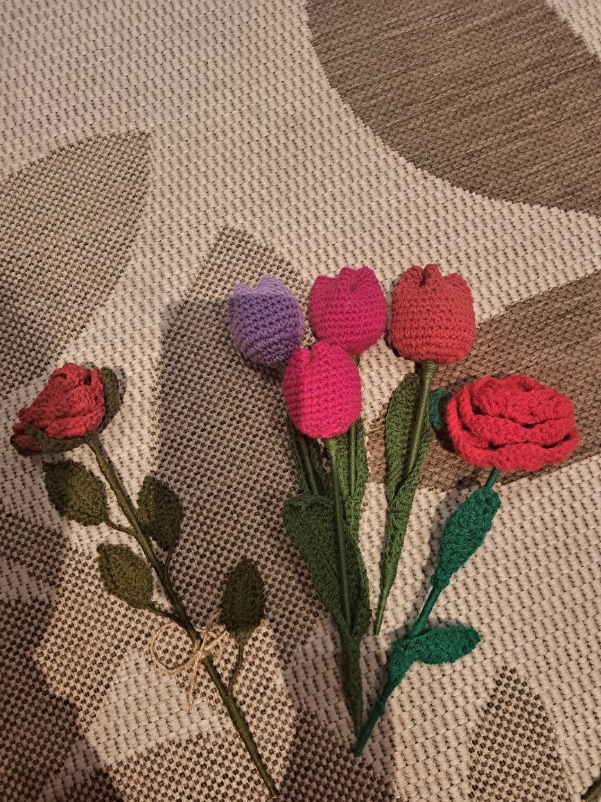 Ръчно плетени цветя