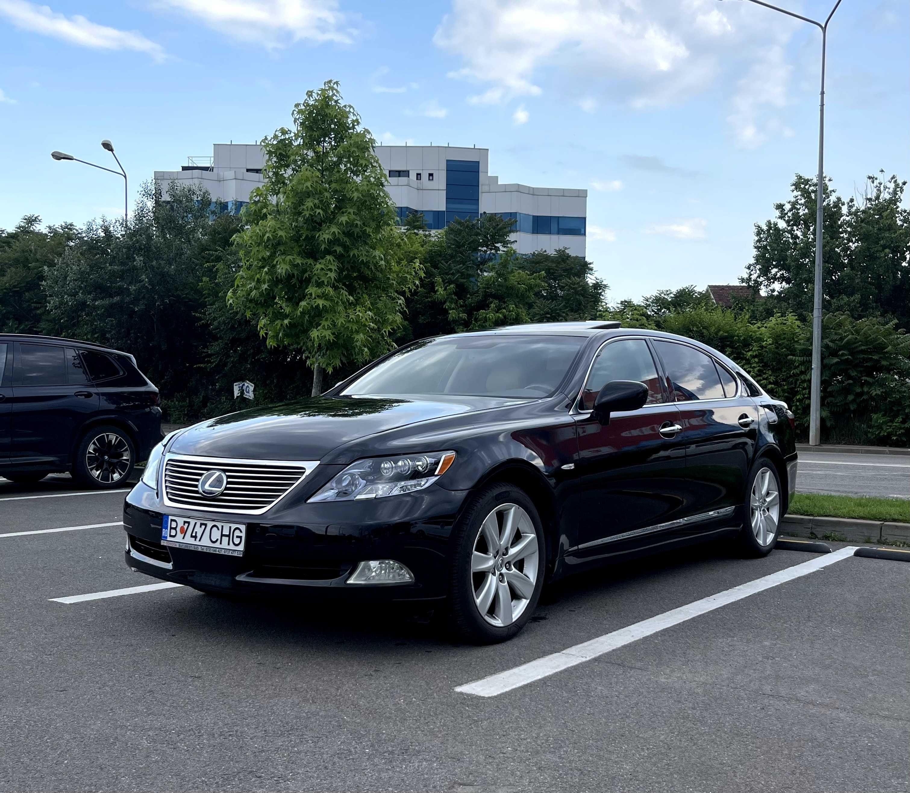 Lexus LS600hL: 5.0 V8 Hibrid, Impozit Mic, Parcare Gratis, CarVertical
