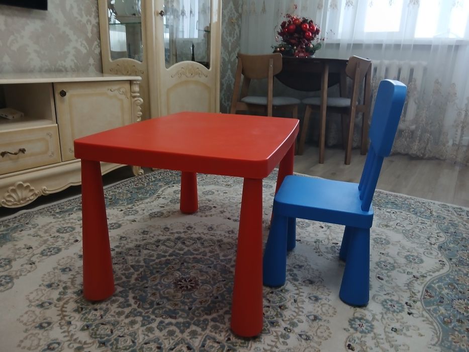 IKEA Mammut пластиковые стол и стул