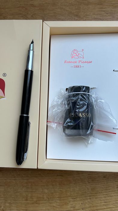 Set cu stilou și călimară cu cerneală