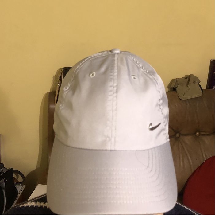 Оригинална шапка с козирка- NIKE