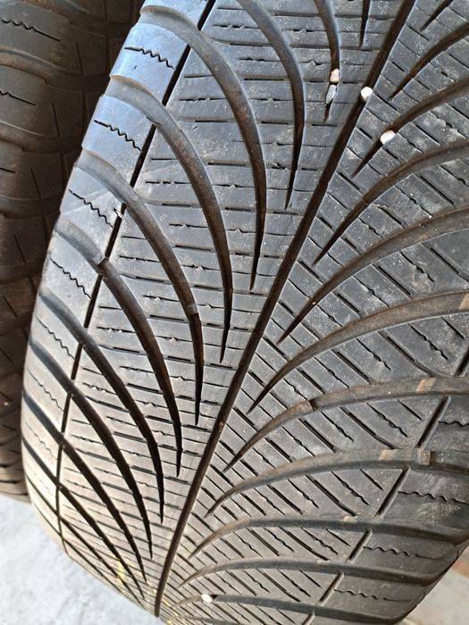 2 anvelope Allseason 255 60 r18 Goodyear