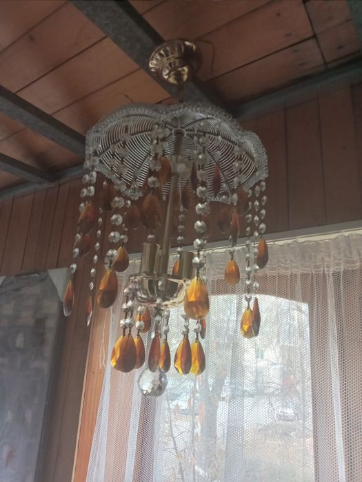 Продам люстры разных видов