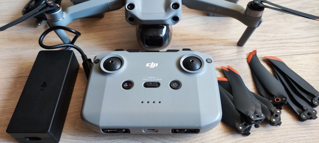 Dji Air 2s fly more 3 батерии, хъб, твърд куфар