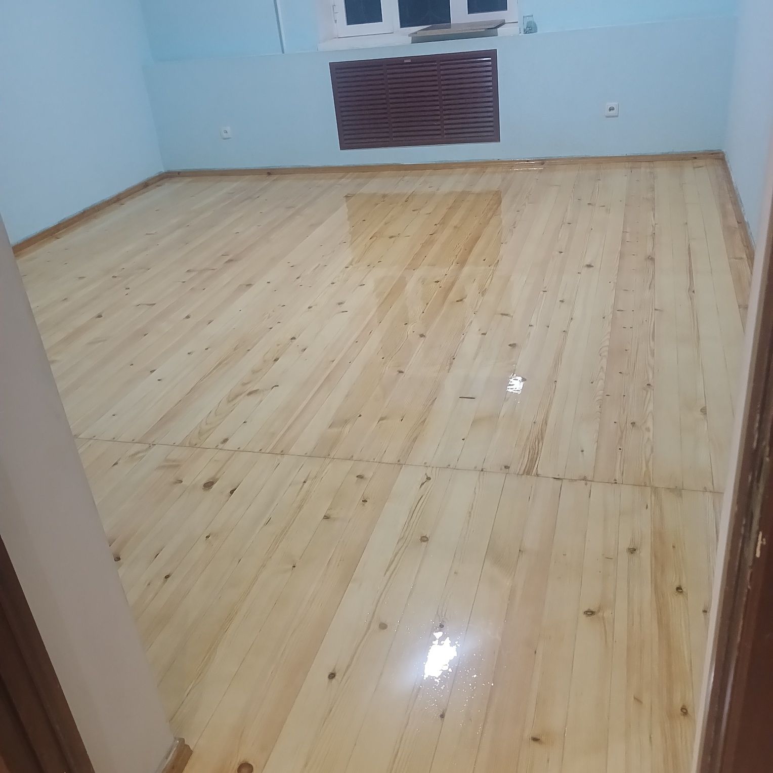 Shelifofka Pol parket tarket laminant