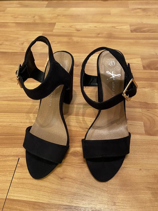 Vand sandale elegante noi