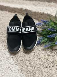 Vând adidași Tommy Jeans