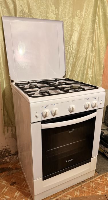 Продам газ плиту Гефест 60 см с доставкой отлично работает