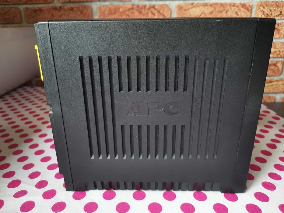 UPS APC Back-UPS BX500CI 500VA 300W.