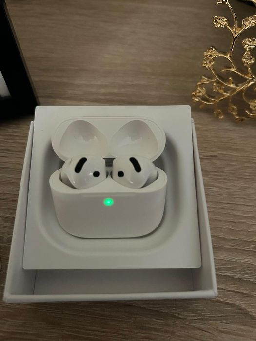 Airpods 4 noise cancelling