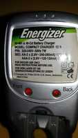 Vând încărcător baterii Energizer