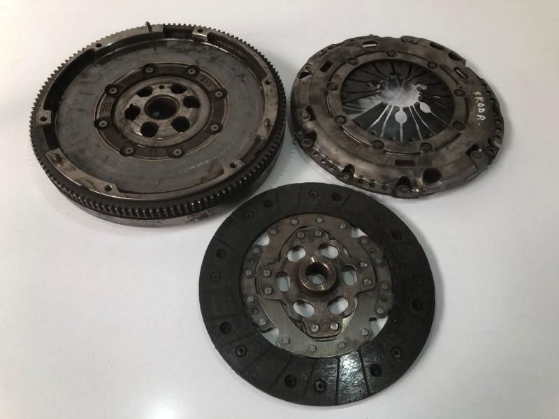 Kit ambreiaj sachs Volkswagen Touran (2003-2006) 1.6 tdi CAYC 03G105266BM