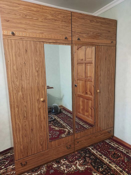 Продается сдвоенный платяной шкаф, 215 х 180 х 56, в хорошем состоянии