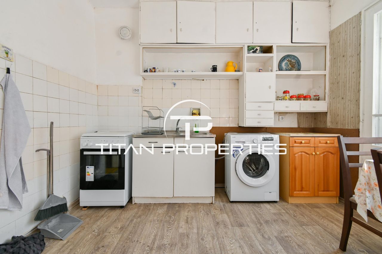 Дава се под наем Етаж от къща в София, Зона Б-19 - 89 кв.м за 400 € - Снимка #1
