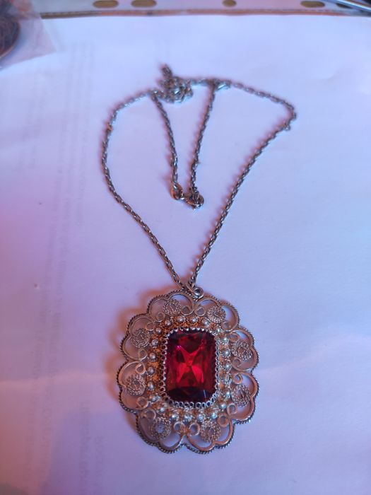 Сребърен синджир с висулка