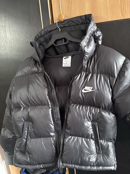 Geaca nike noua 10-11 ani