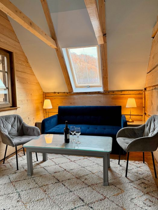 Inchiriez : Cabana de sub stanca