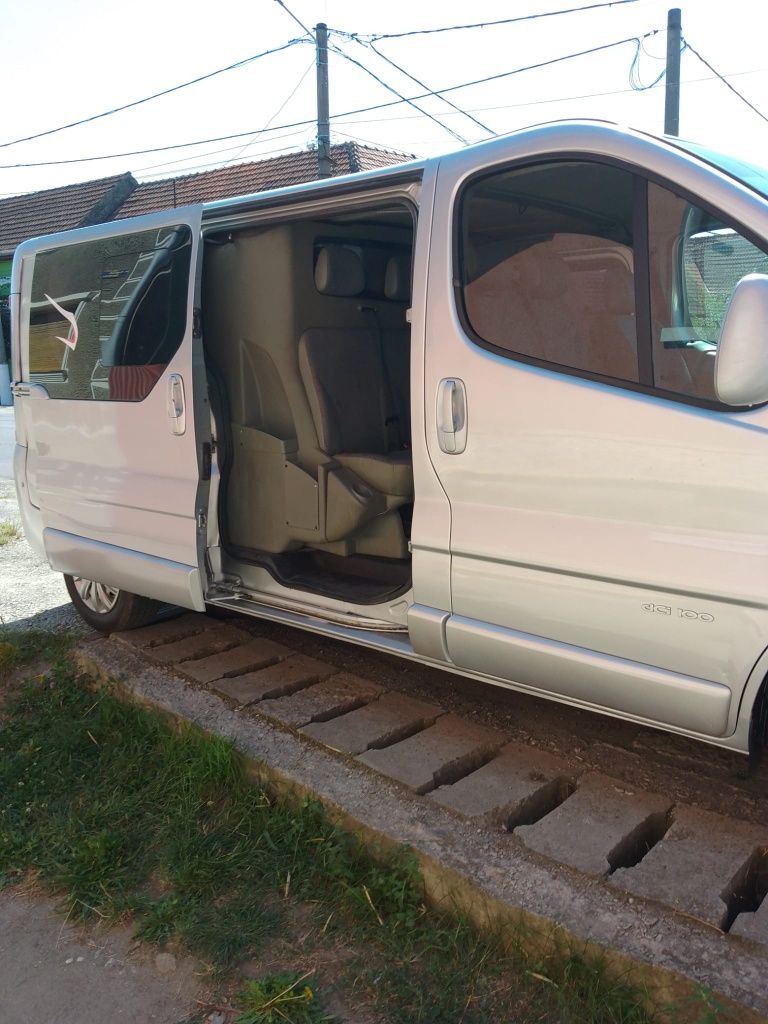 Renaul trafic 1,9 refacut total inclusiv cutia de vitezr