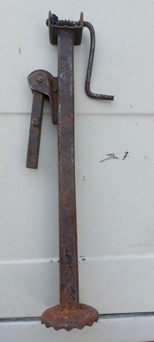 Домкрат для машины за 5000тг.