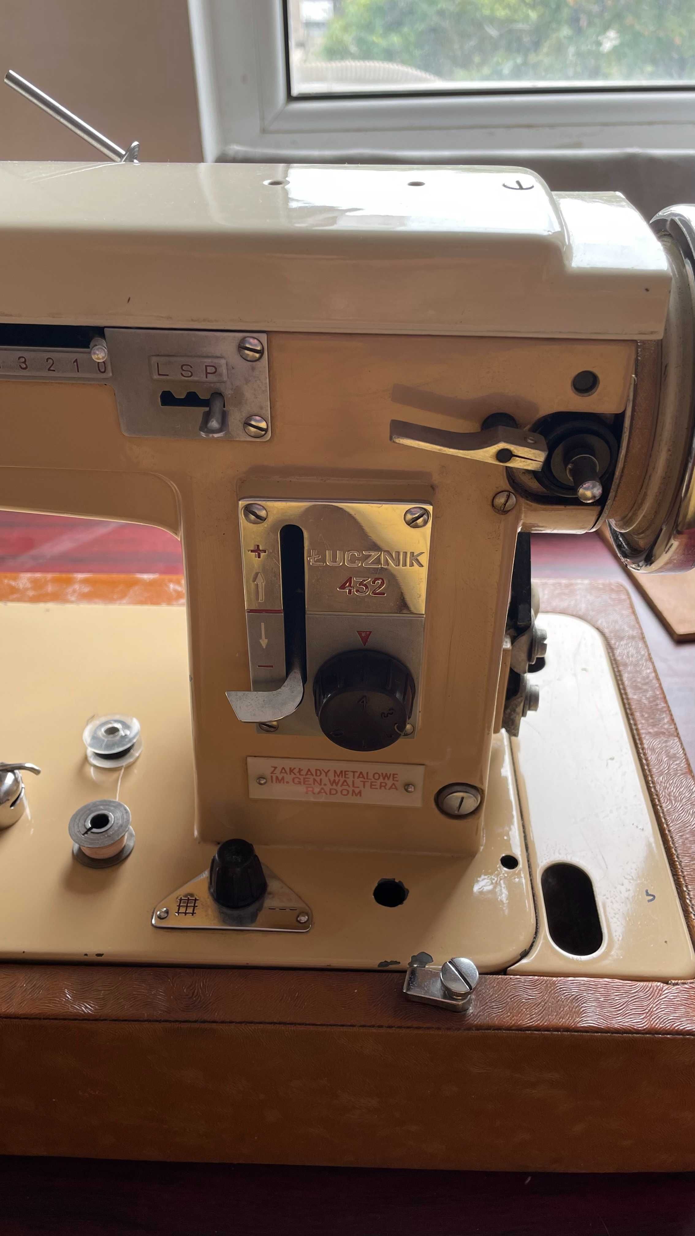 Продавам Шевна машина Lucznik 432.